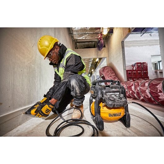 54V XR FLEXVOLT Kompressor - 2 X 6Ah