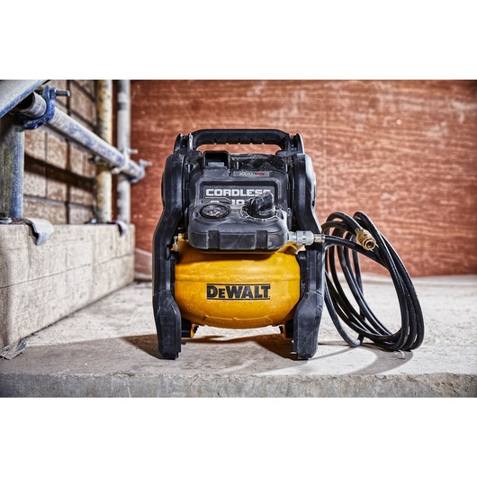 54V XR FLEXVOLT Kompressor - 2 X 6Ah