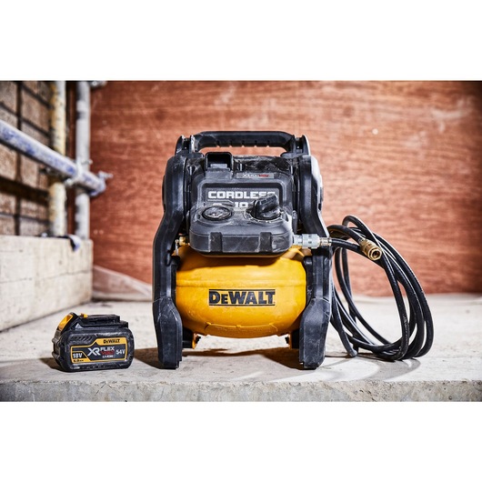 54V XR FLEXVOLT Kompressor - 2 X 6Ah