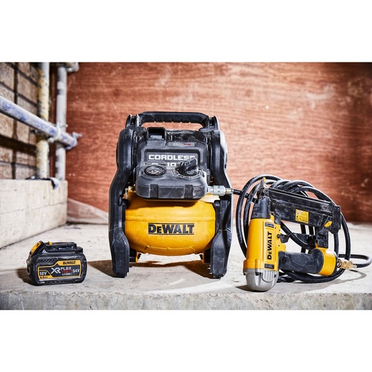 54V XR FLEXVOLT Kompressor - 2 X 6Ah