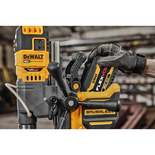 20V MAX Mag Drill battery feature 