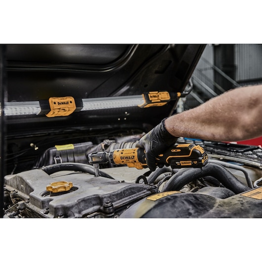 12V XR 3/8" Spärrskaft med 1x 3.0Ah AUTO batteri och laddare