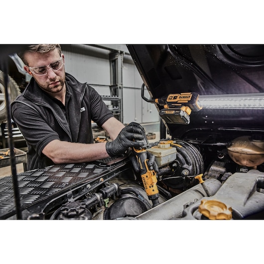 12V XR 1/4" Spärrskaft med 1x 3.0Ah AUTO batteri och laddare med skuminlägg