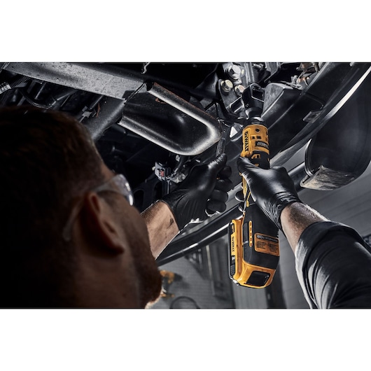 18V XR 1/2" Spärrskaft med 2.0Ah batteri och laddare