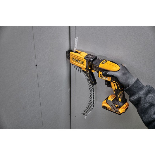 18V XR borstlös gipsskruvmejsel (2 X 5Ah)