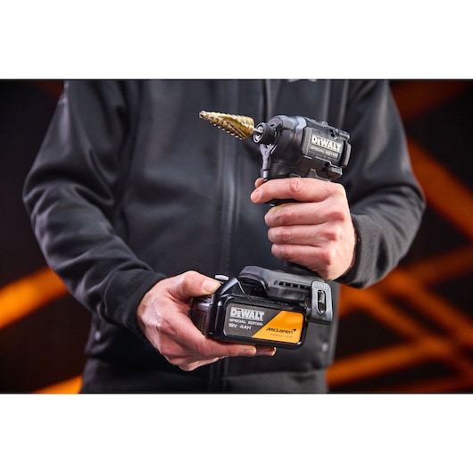 4Ah battery being connected to the DEWALT x McLaren F1 Team 18V XR Special Edition Impact Driver
