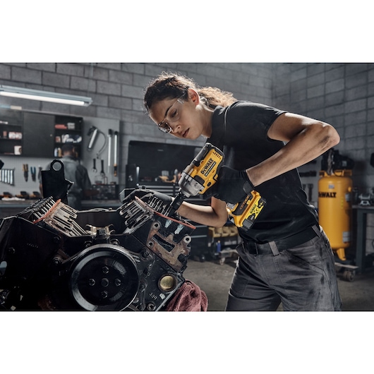 18V XR 1/2" Mutterdragare med låsring – 2x 5.0Ah batterier och laddare i TSTAK