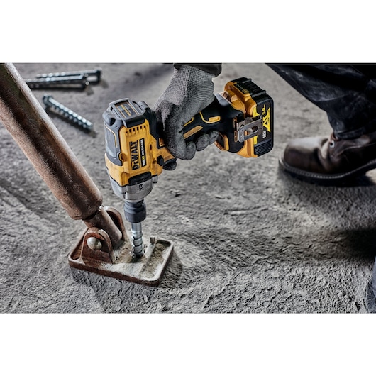 18V XR 1/2" Mutterdragare med låsring – 2x 5.0Ah batterier och laddare i TSTAK