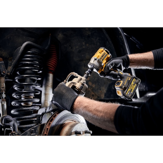 18V XR 1/2" Mutterdragare med låsring – 2x 5.0Ah AUTO batterier med verktygsskydd och skuminlägg