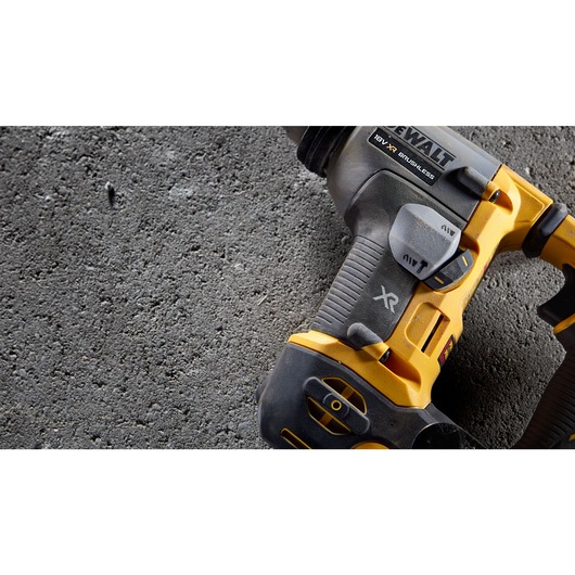 18V XR kolborstfri 16 mm SDS-Plus borrhammare – 2 x 5 Ah