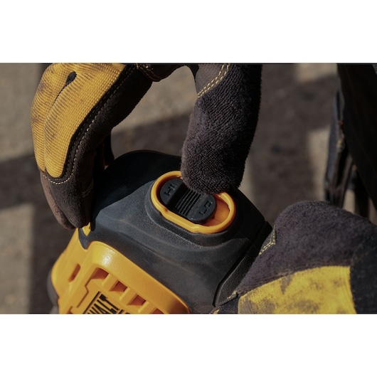 Power level switch on the DEWALT 54V XR FLEXVOLT Power Cleaner 