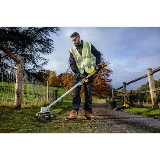 18V XR Grästrimmer med fällbart skaft 1x5.0Ah