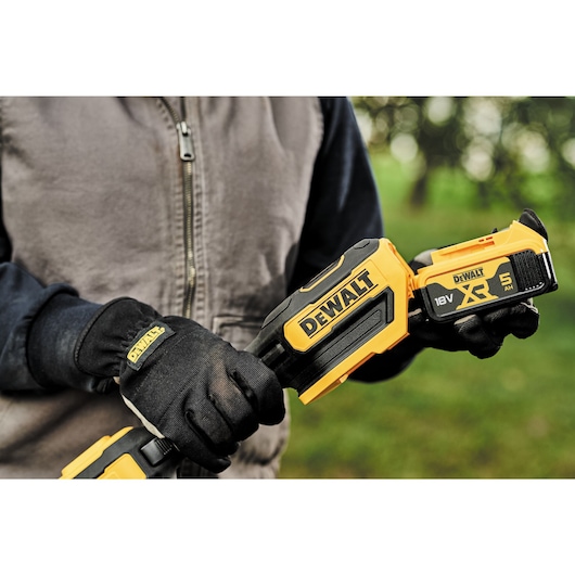 18V XR Grästrimmer med fällbart skaft 1x5.0Ah