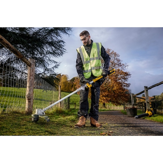 18V XR Grästrimmer med fällbart skaft 1x5.0Ah