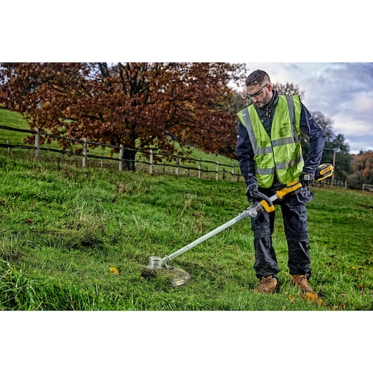 18V XR Grästrimmer med fällbart skaft 1x5.0Ah