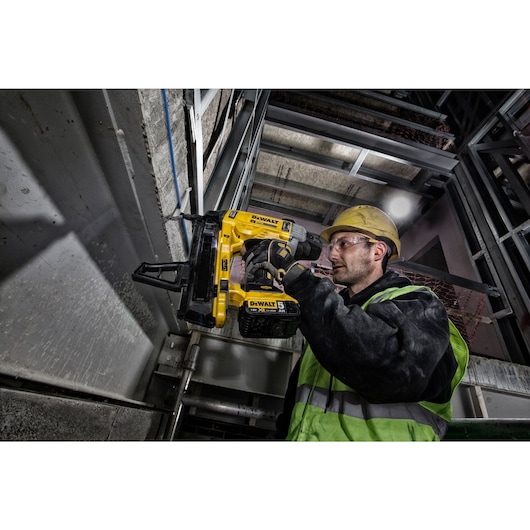 Cordless Concrete Nailer fixing  steel pipe.