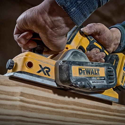 18V XR hyvel 5Ah