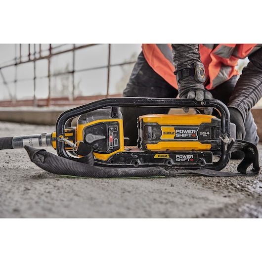 Powershift battery DCBPS0554 being attached to Powershift Powerpack Concrete Vibrator