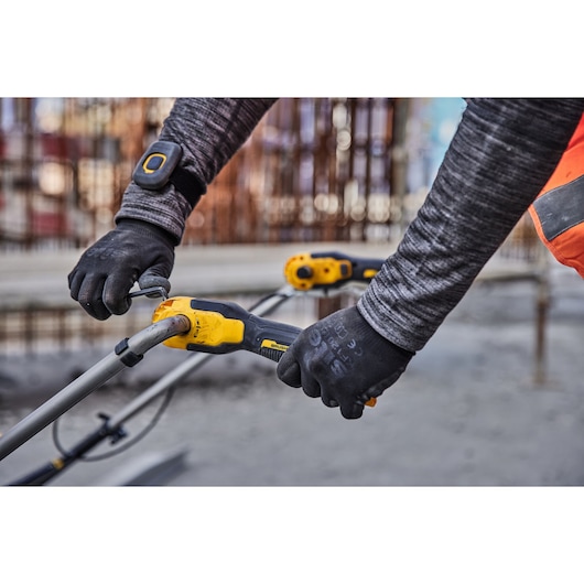 Powershift Screed handle being adjusted