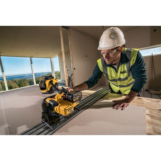54V XR Sänksåg FlexVolt med 2x FLEXVOLT-batterier samt styrskena