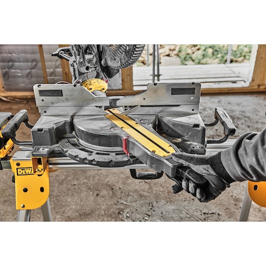 54v XR FLEXVOLT 305mm Mitre Saw showing mitre adjustment