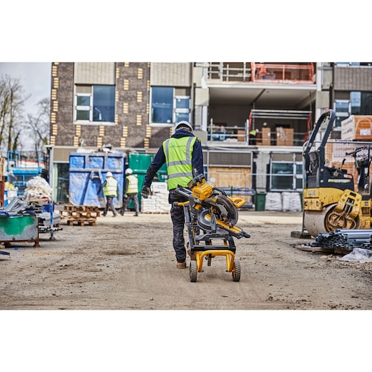 Rullbar sågbänk för kap-/geringssåg