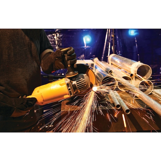 VINKELSLIP 230 MM, 2600 W