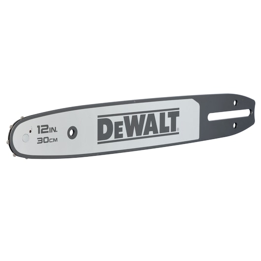 Chainsaw bar angled